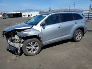 Toyota Highlander 3.5L 6 2015
