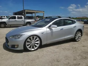 Tesla Model S 2013