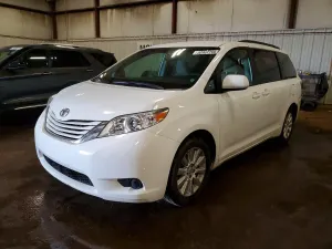 Toyota Sienna 3.5L 6 2015