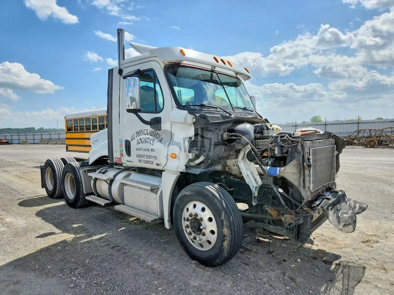 Freightliner Cascadia 12.8L 6 2011