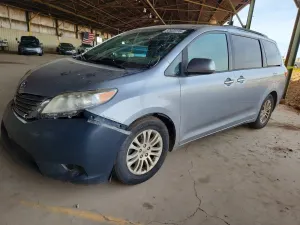 Toyota Sienna 3.5L 6 2016