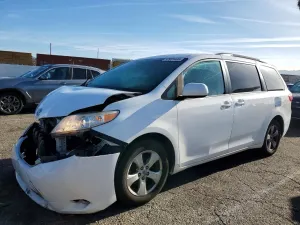 Toyota Sienna 3.5L 6 2017