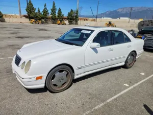 Mercedes-Benz E 4.3L 8 2001