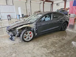 Tesla Model 3 2025