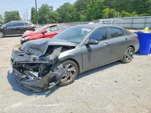 Hyundai Elantra 2.0L 4 2025