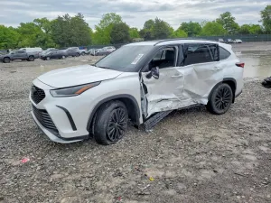 Toyota Highlander 2.4L 4 2025