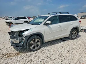 Toyota Highlander 3.5L 6 2019