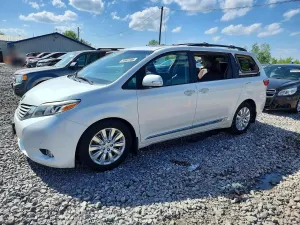 Toyota Sienna 3.5L 6 2015