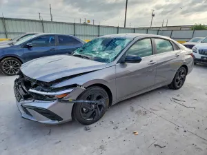 Hyundai Elantra 2.0L 4 2026