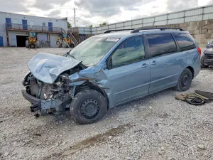 Toyota Sienna 3.5L 6 2010