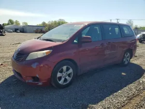 Toyota Sienna 3.5L 6 2015