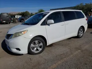 Toyota Sienna 3.5L 6 2014
