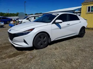 Hyundai Elantra 2.0L 4 2022