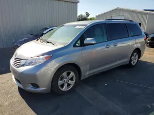 Toyota Sienna 3.5L 6 2015