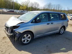 Toyota Sienna 3.5L 6 2015