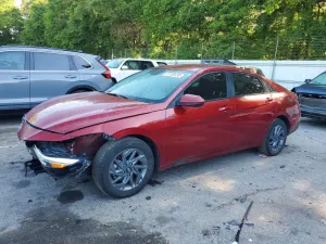 Hyundai Elantra 2.0L 4 2024