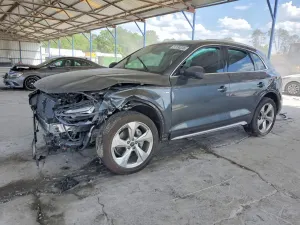 Audi Q5 2.0L 4 2025