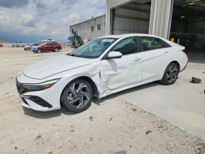 Hyundai Elantra 2.0L 4 2024