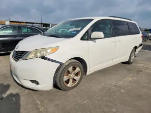 Toyota Sienna 3.5L 6 2011