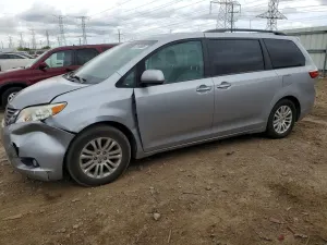 Toyota Sienna 3.5L 6 2015