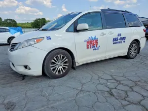Toyota Sienna 3.5L 6 2015