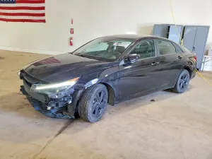 Hyundai Elantra 2.0L 4 2023