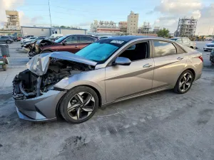 Hyundai Elantra 2.0L 4 2023