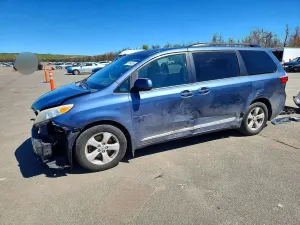 Toyota Sienna 3.5L 6 2015