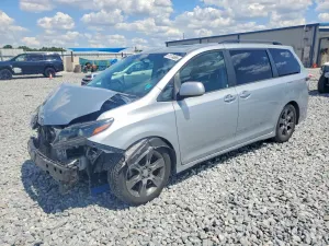 Toyota Sienna 3.5L 6 2015