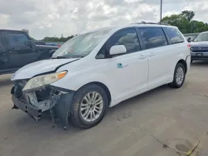 Toyota Sienna 3.5L 6 2013