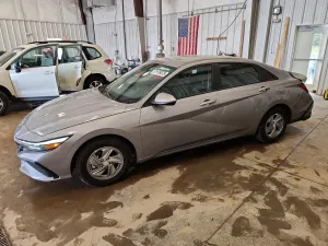 Hyundai Elantra 2.0L 4 2025