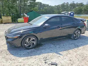 Hyundai Elantra 2.0L 4 2025