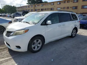 Toyota Sienna 3.5L 6 2012