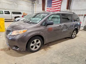 Toyota Sienna 3.5L 6 2012