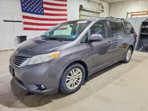 Toyota Sienna 3.5L 6 2014