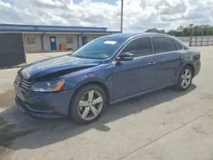 Volkswagen Passat 2.0L 4 2013