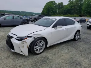 Lexus IS 2.0L 4 2024