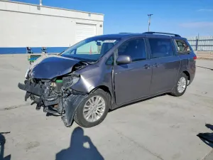 Toyota Sienna 3.5L 6 2014
