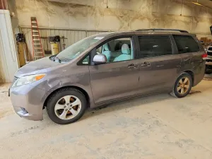Toyota Sienna 3.5L 6 2011