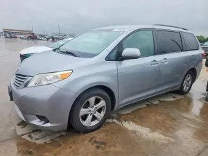 Toyota Sienna 3.5L 6 2015