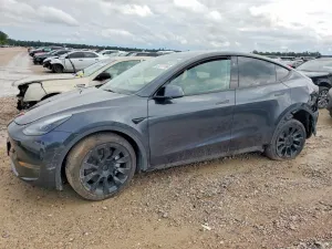 Tesla Model Y 2025