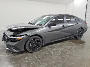 Hyundai Elantra 2.0L 4 2026