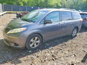 Toyota Sienna 3.5L 6 2017