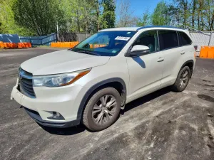 Toyota Highlander 3.5L 6 2015