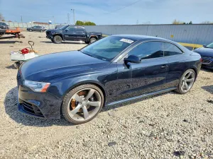 Audi RS5 4.2L 8 2013