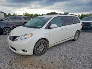Toyota Sienna 3.5L 6 2015