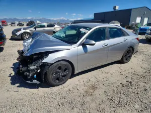 Hyundai Elantra 2.0L 4 2022