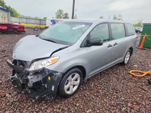 Toyota Sienna 3.5L 6 2014
