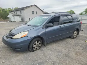 Toyota Sienna 3.5L 6 2010