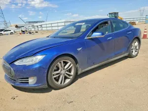 Tesla Model S 2015